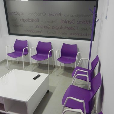 Sala de espera Clínica Dental Estopiñán, Teruel